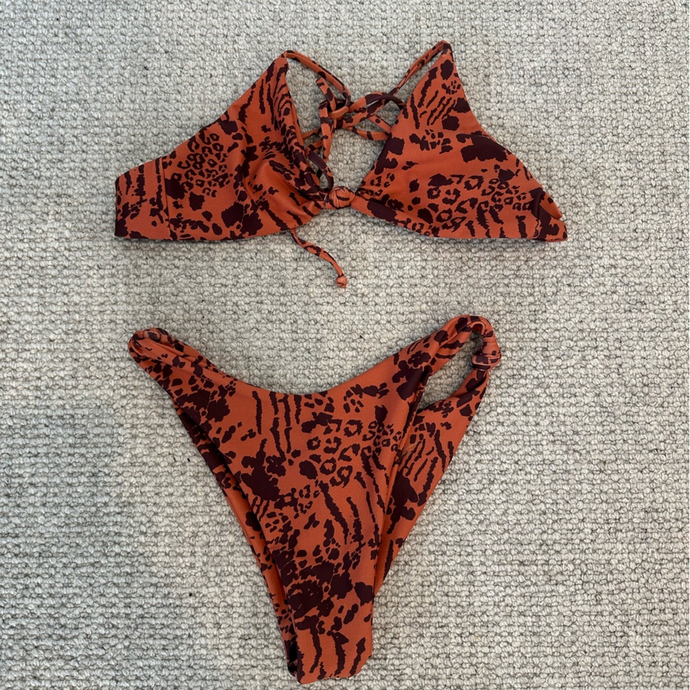 Skatie bikini. Sarah top size XS, Suzanne bottom size S